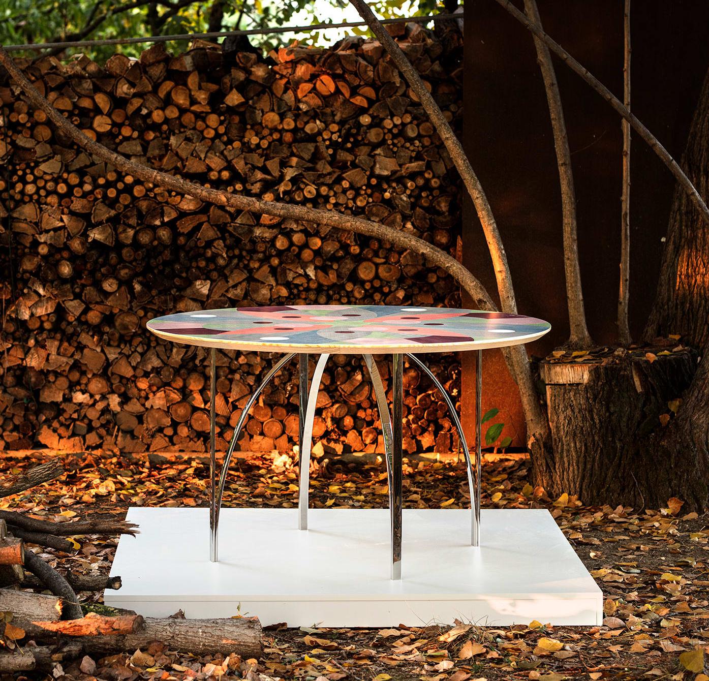 Multi-kleur gefineerde eettafel