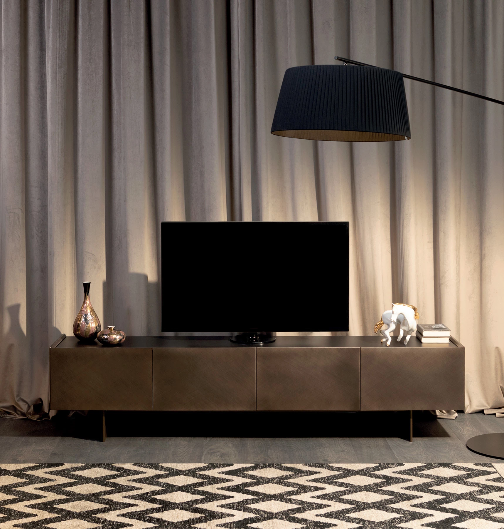 Coated tv-meubel