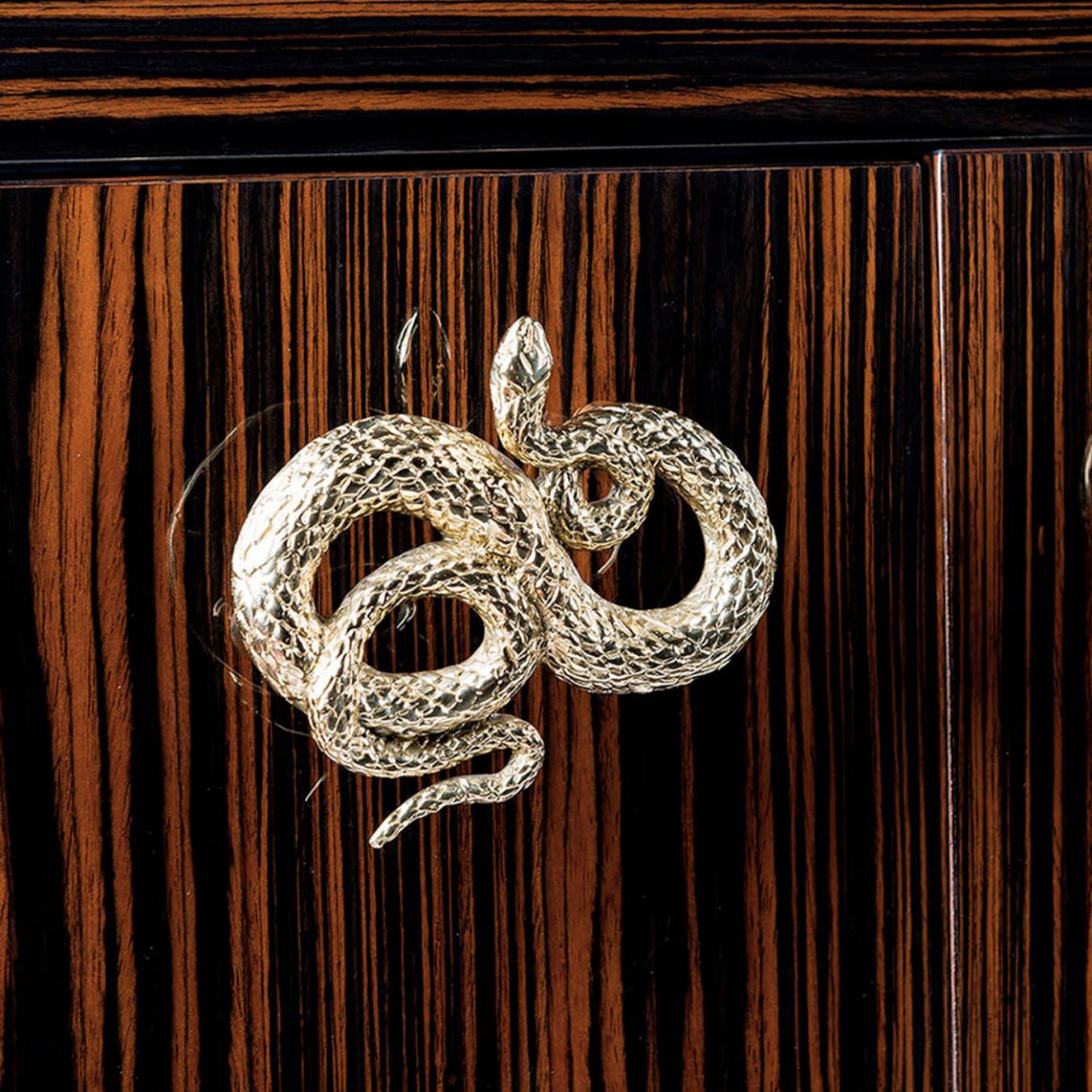 Secret dressoir