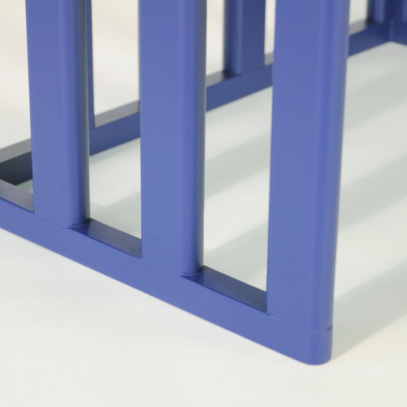 Blauwe ovale houten bijzettafel