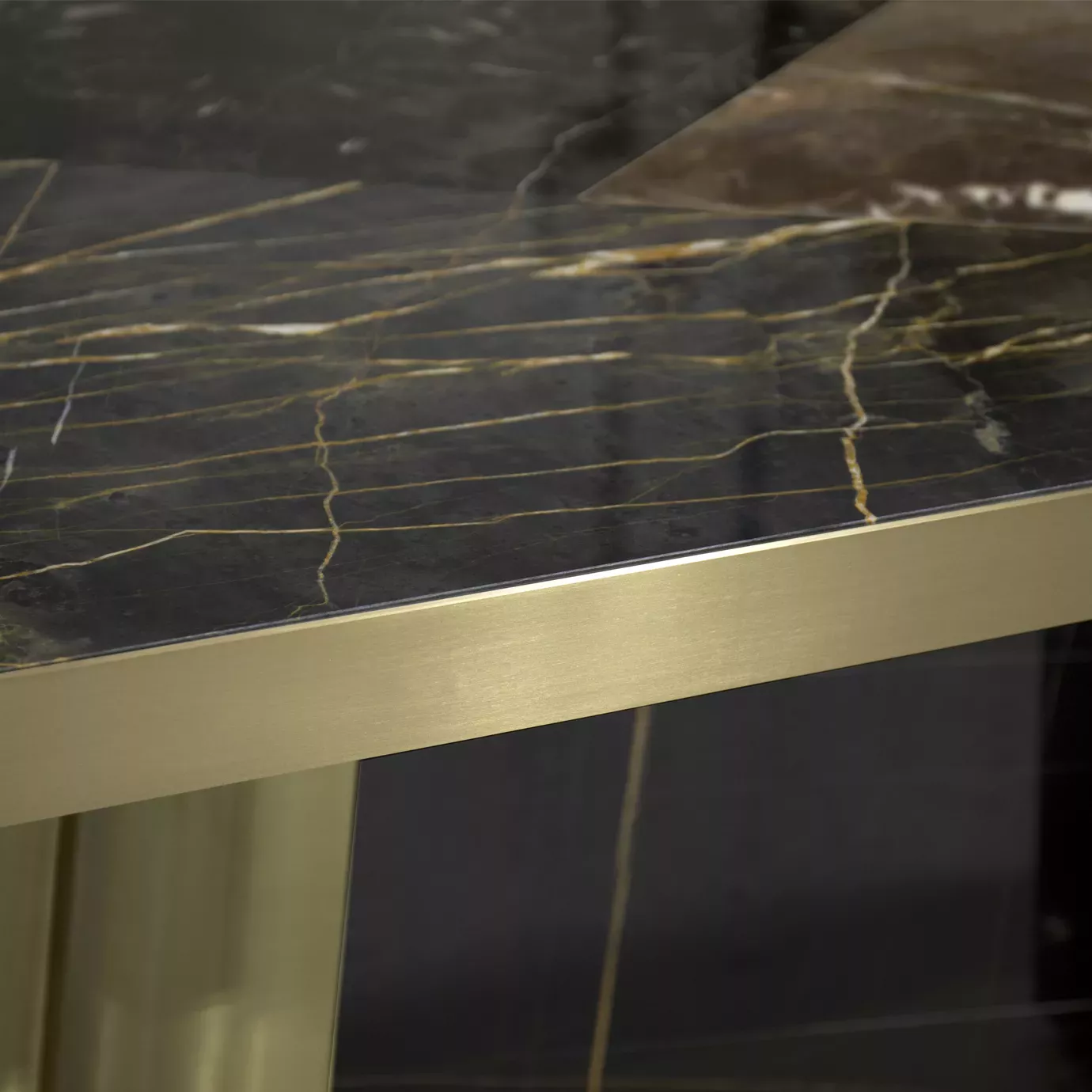 Decovita zwart en goud graniet eettafel