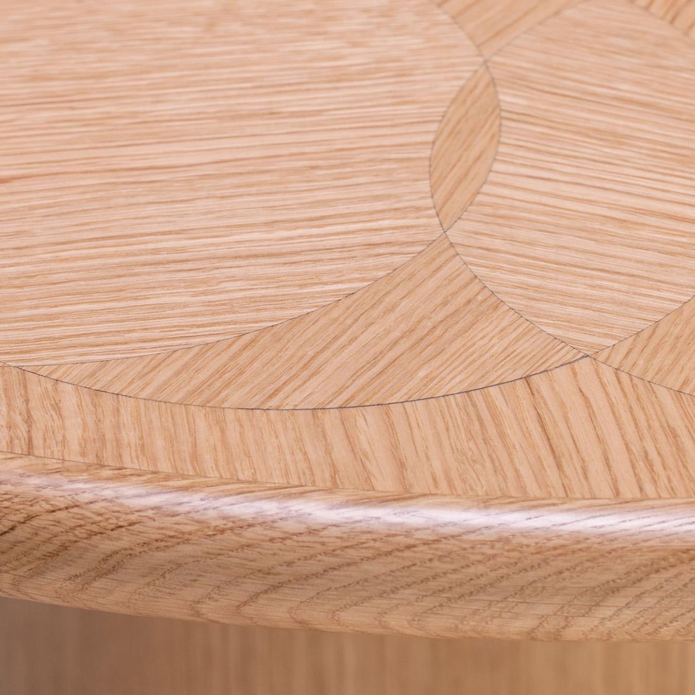 Eigentijdse ronde eettafel