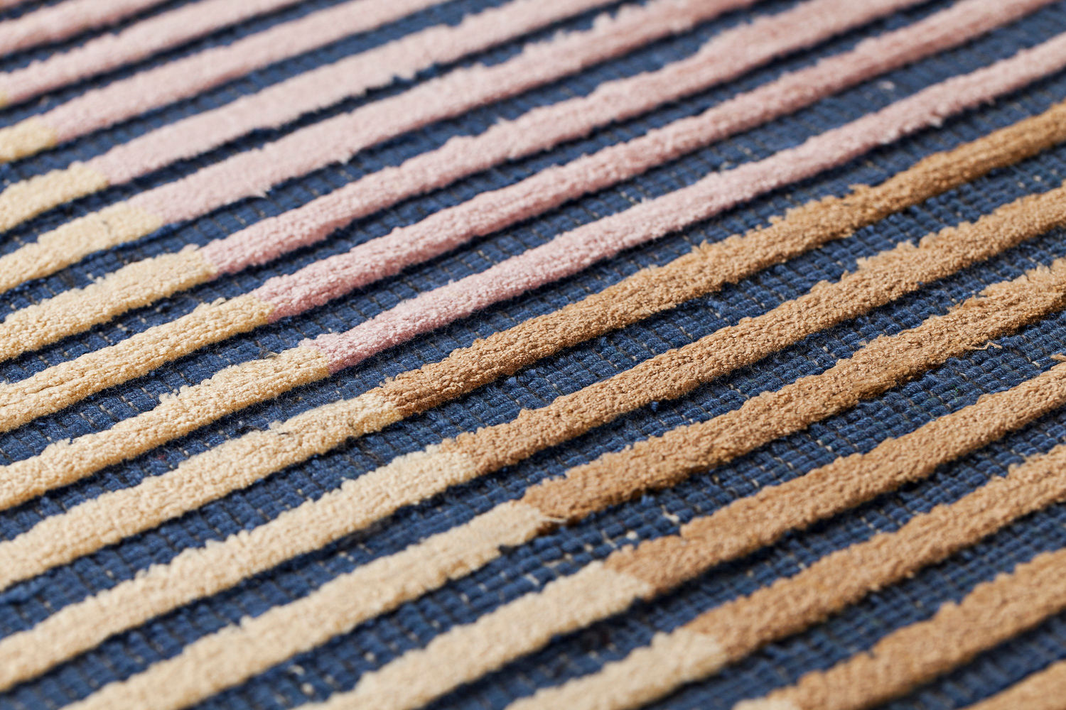 Handloom viscose lijnen vloerkleed