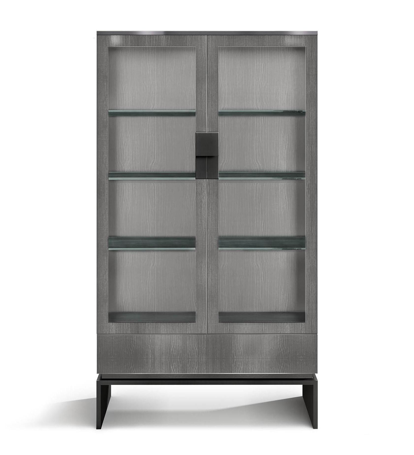 Cedar fineer vitrine met lade en metalen basis accenten