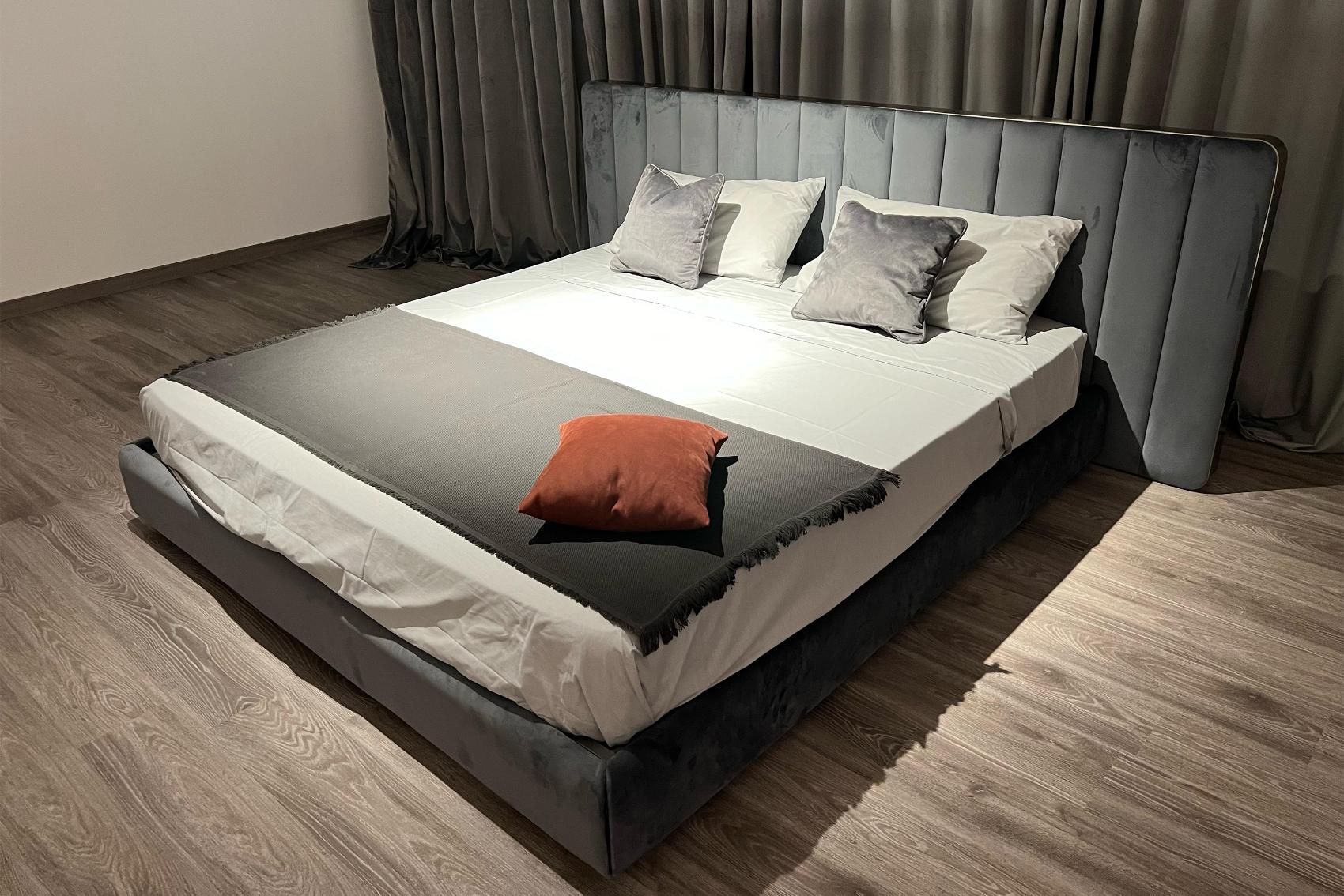 Douglas donker bed met hoofdeinde