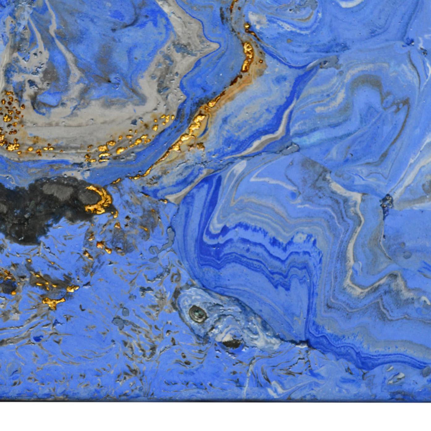 Ultramarine blauwe bijzettafel