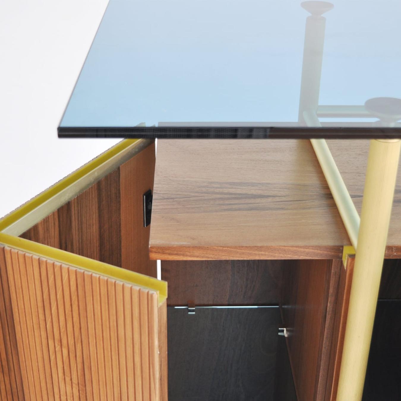 Minimalistische houten kast