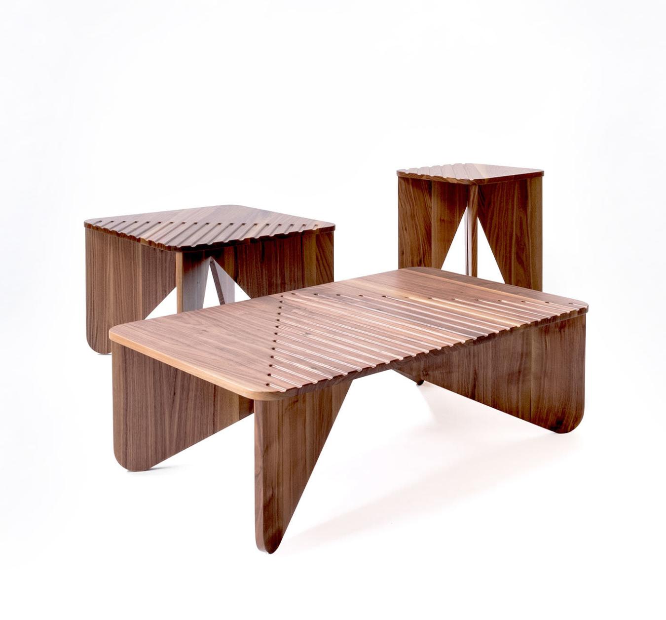 Kleine lage houten tafel