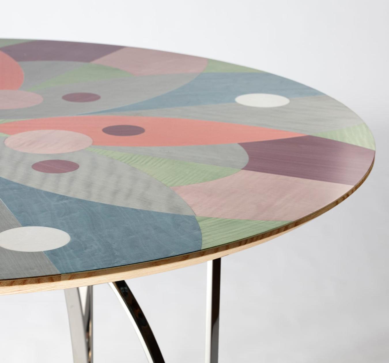 Multi-kleur gefineerde eettafel