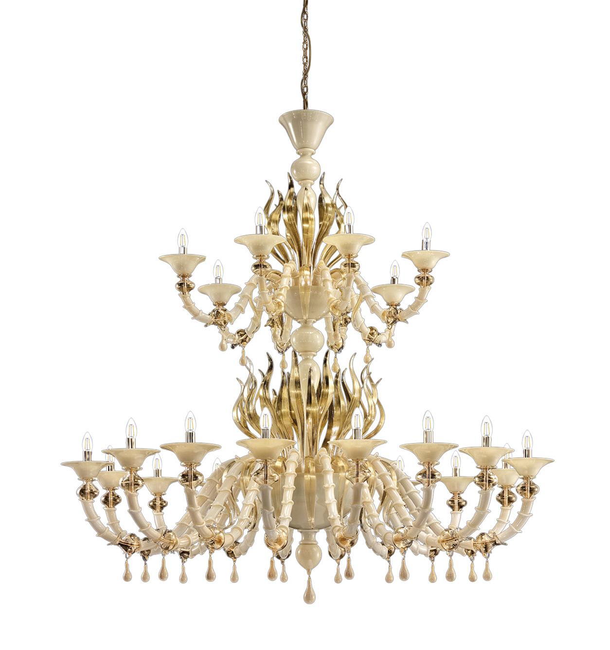 Klassieke kroonluchter in goudkleurig geblazen Murano glas