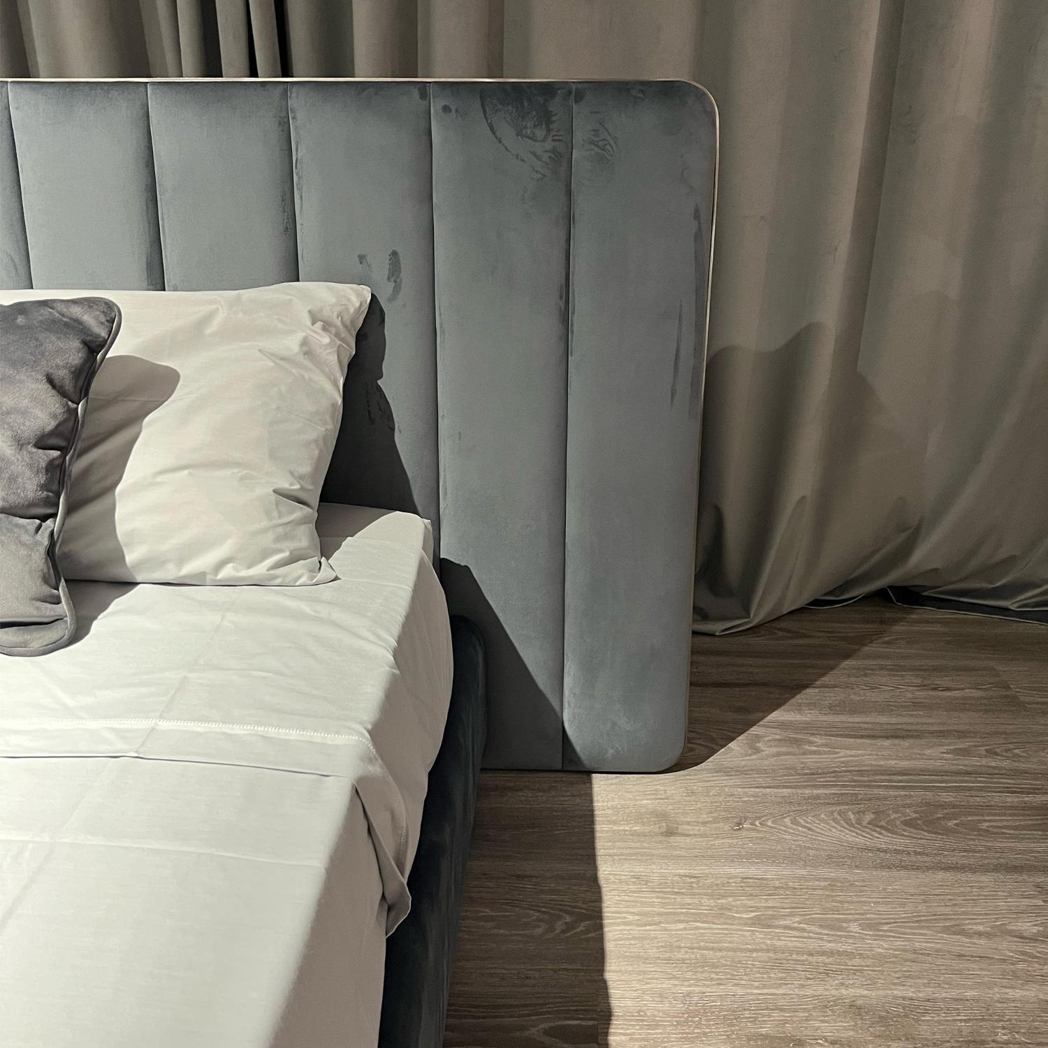 Douglas donker bed met hoofdeinde