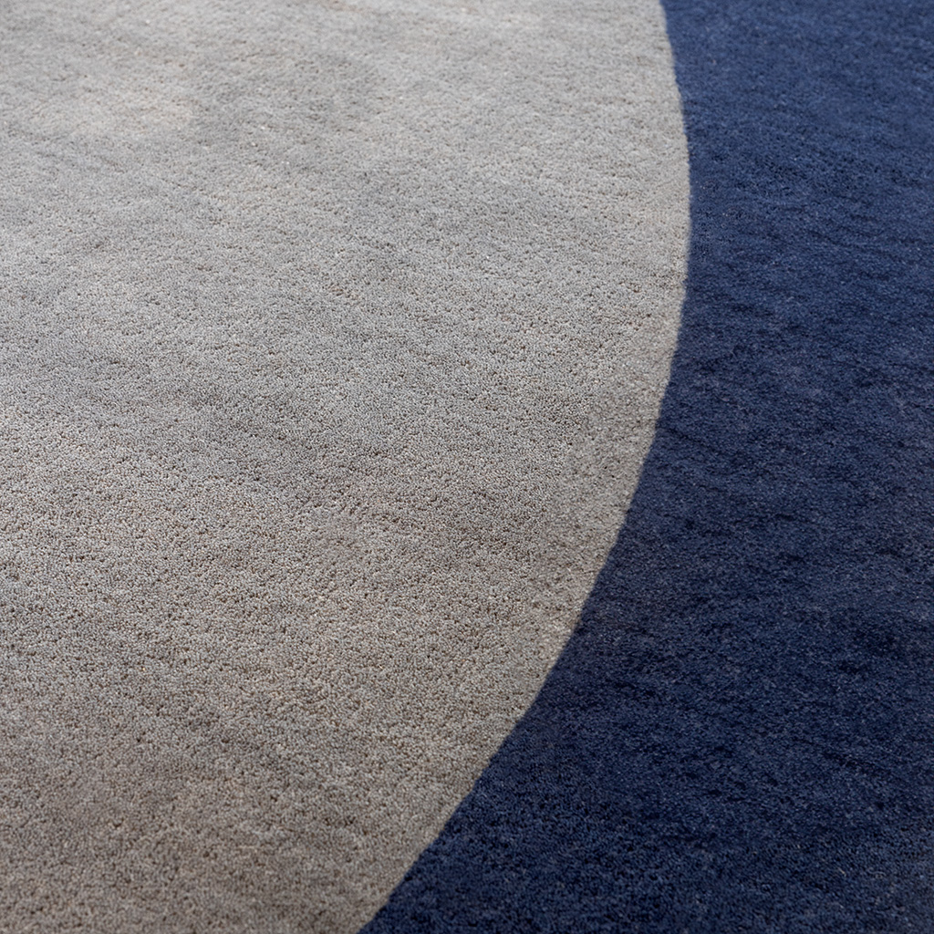 Element arp blauw tapijt | Maat: 233 × 255 cm Element arp blauw tapijt | Maat: 233 × 255 cm