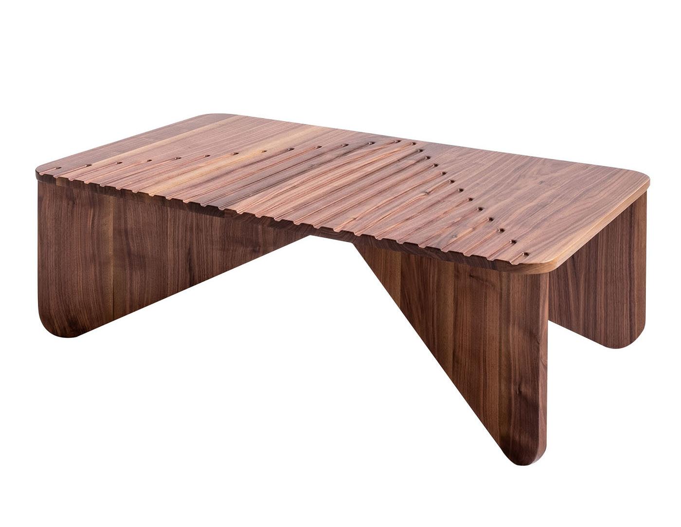 Grote lage houten tafel