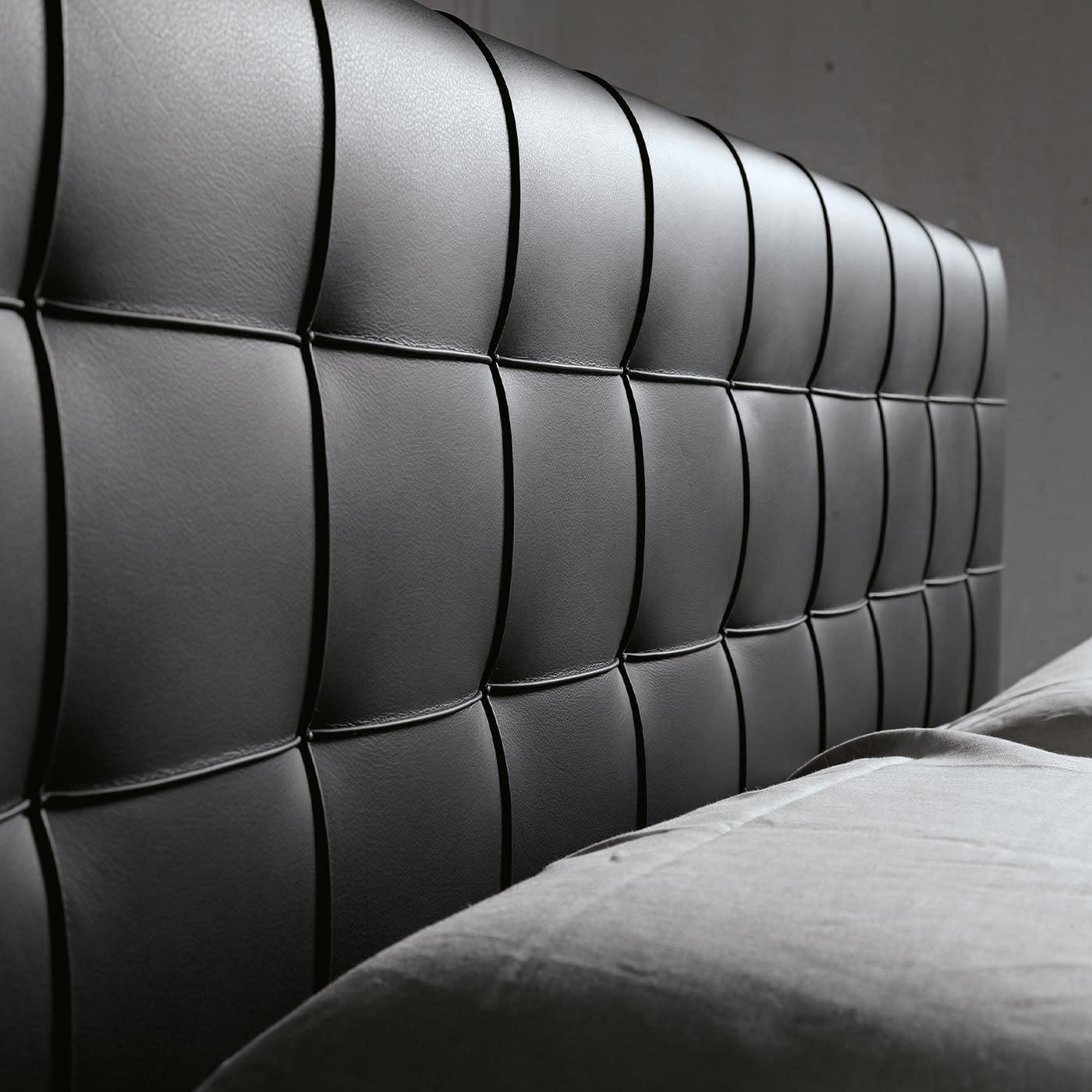 Sig.re grijs Italiaans bed | Kleur: Pelle Pandora 637