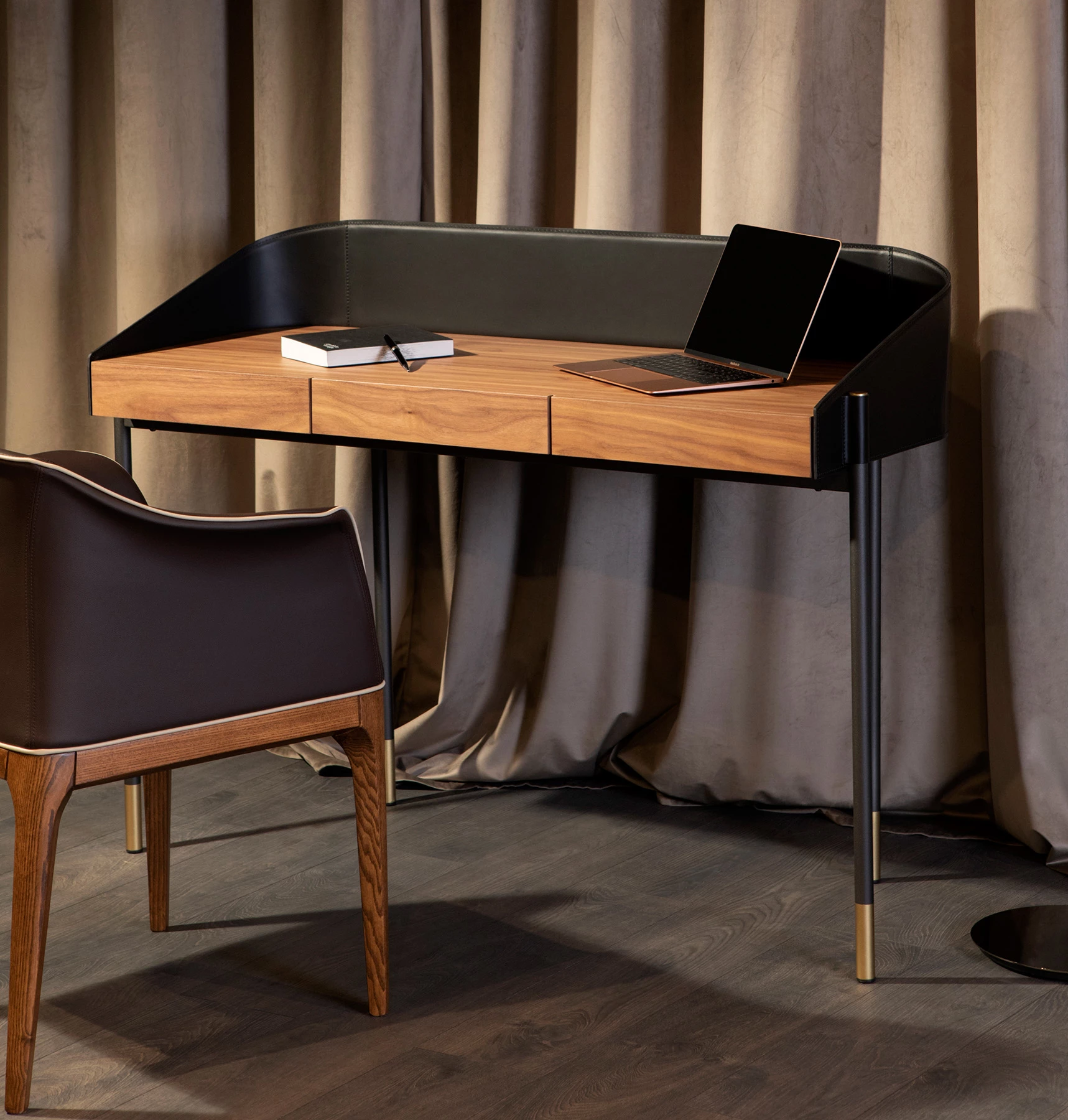 Ledor bureau - 1