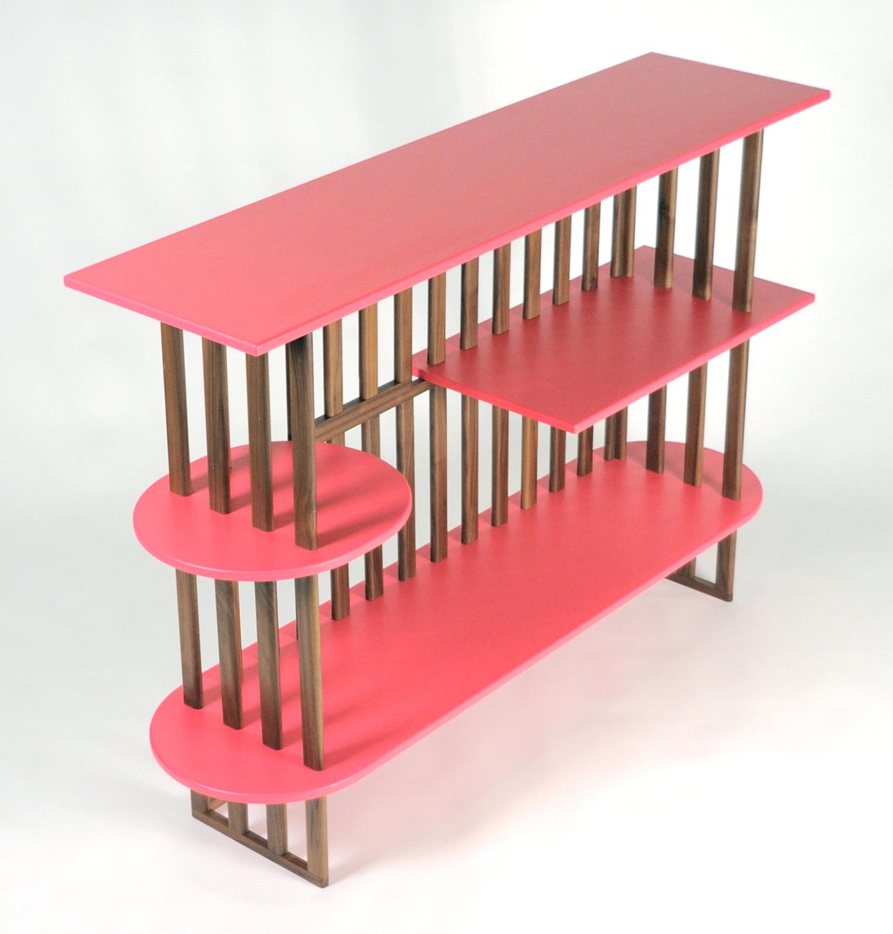 Roze drie-niveau boekenkast