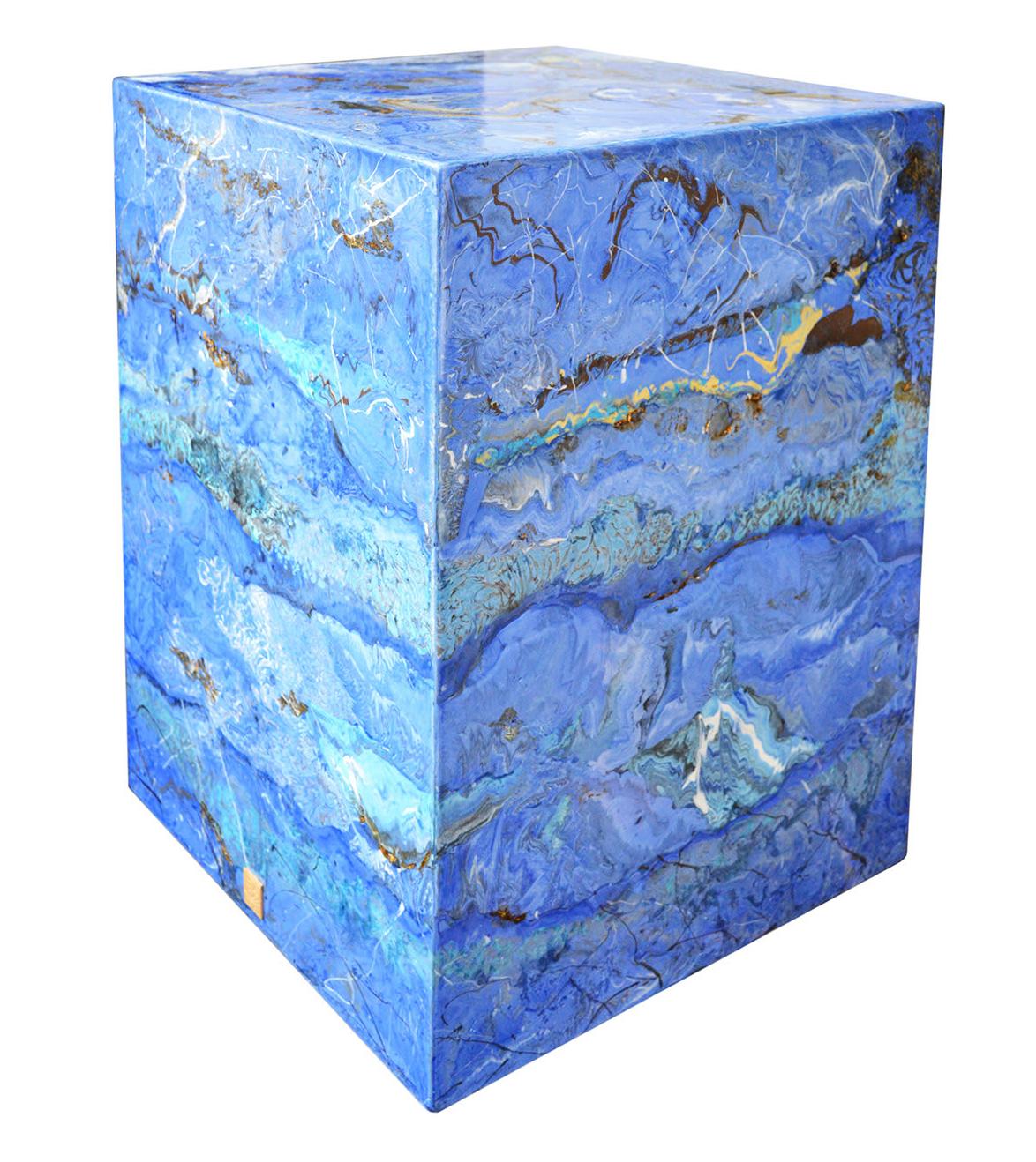 Ultramarine blauwe bijzettafel