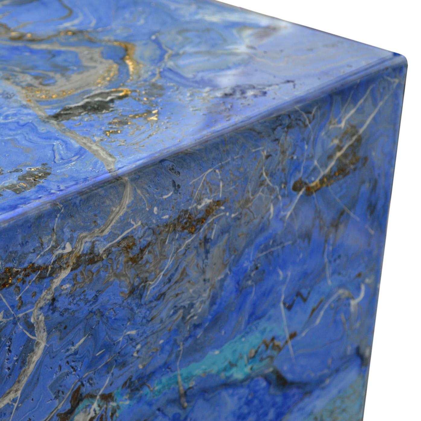 Ultramarine blauwe bijzettafel