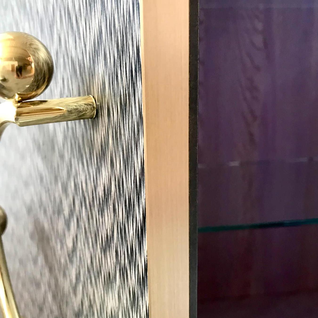 Eigentijdse houten kast