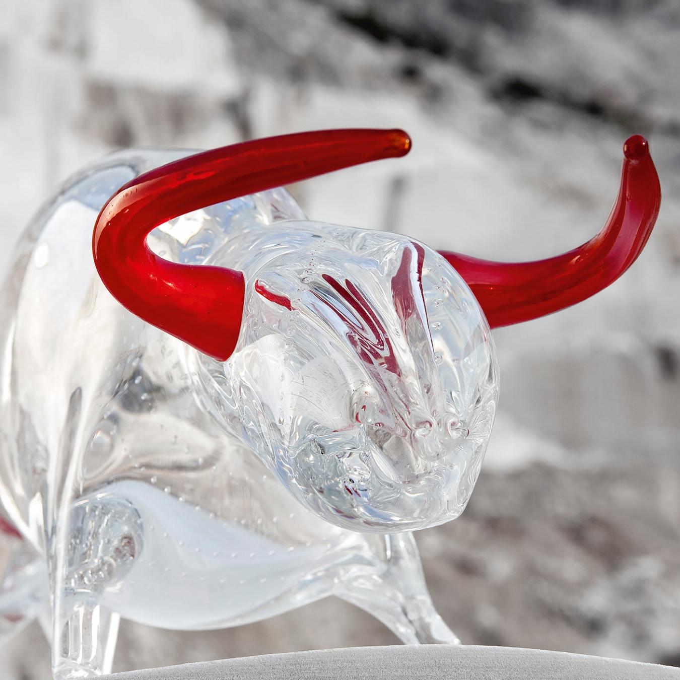 Glazen stier figuur