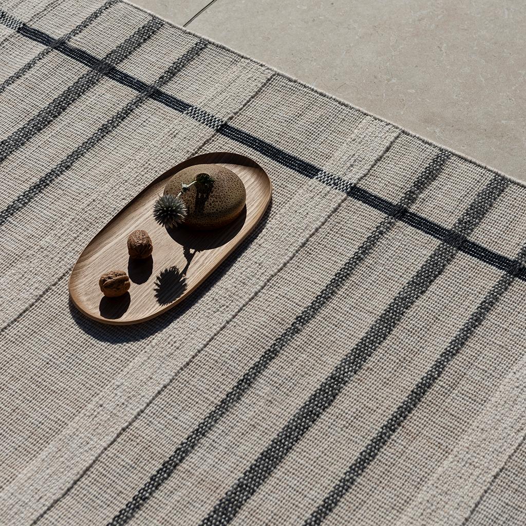 Zona charcoal lijn outdoor tapijt | Maat: 200 × 280 cm