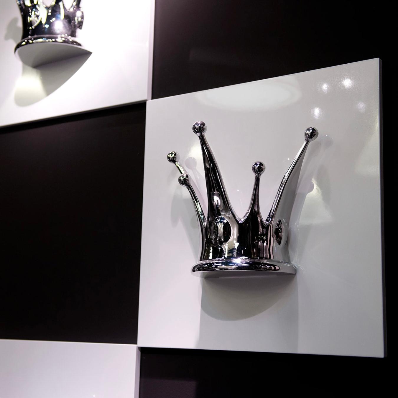 Crown wandaccent