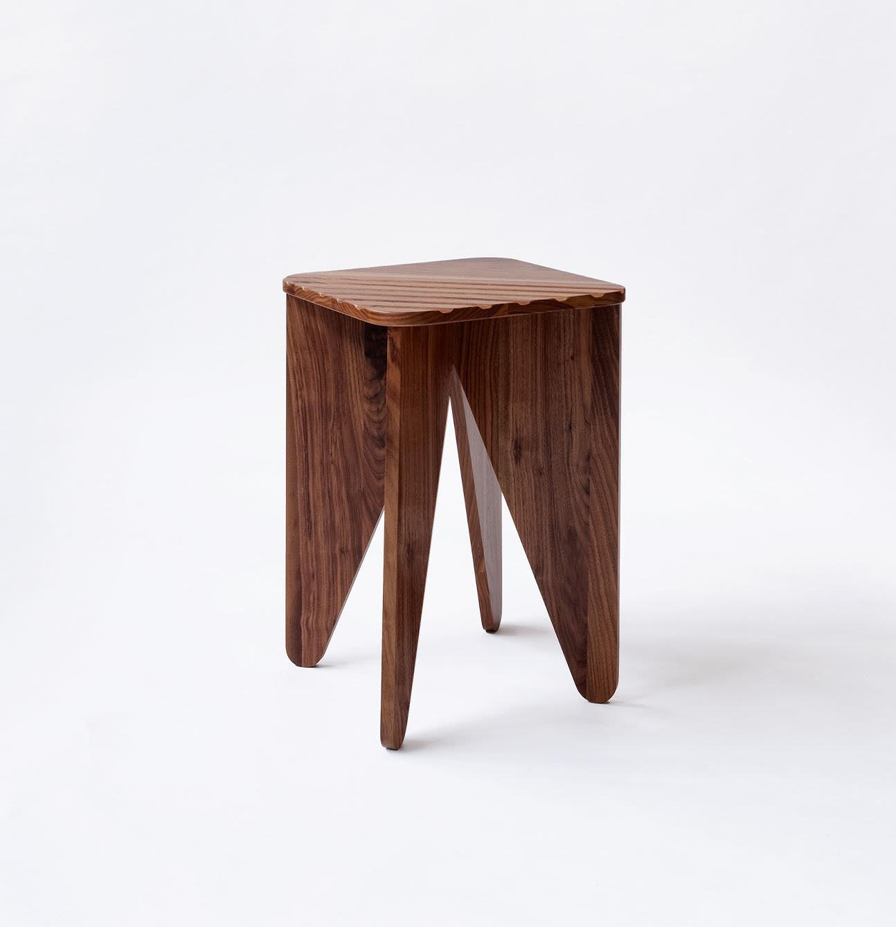 Kleine lage houten tafel