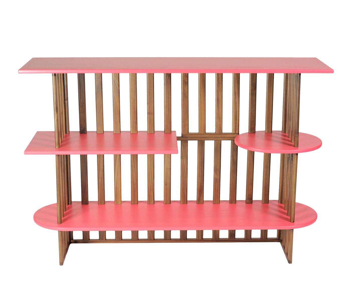 Roze drie-niveau boekenkast