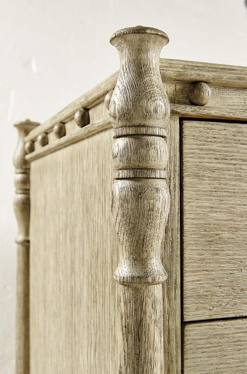 Morris Greyed Oak dressoir