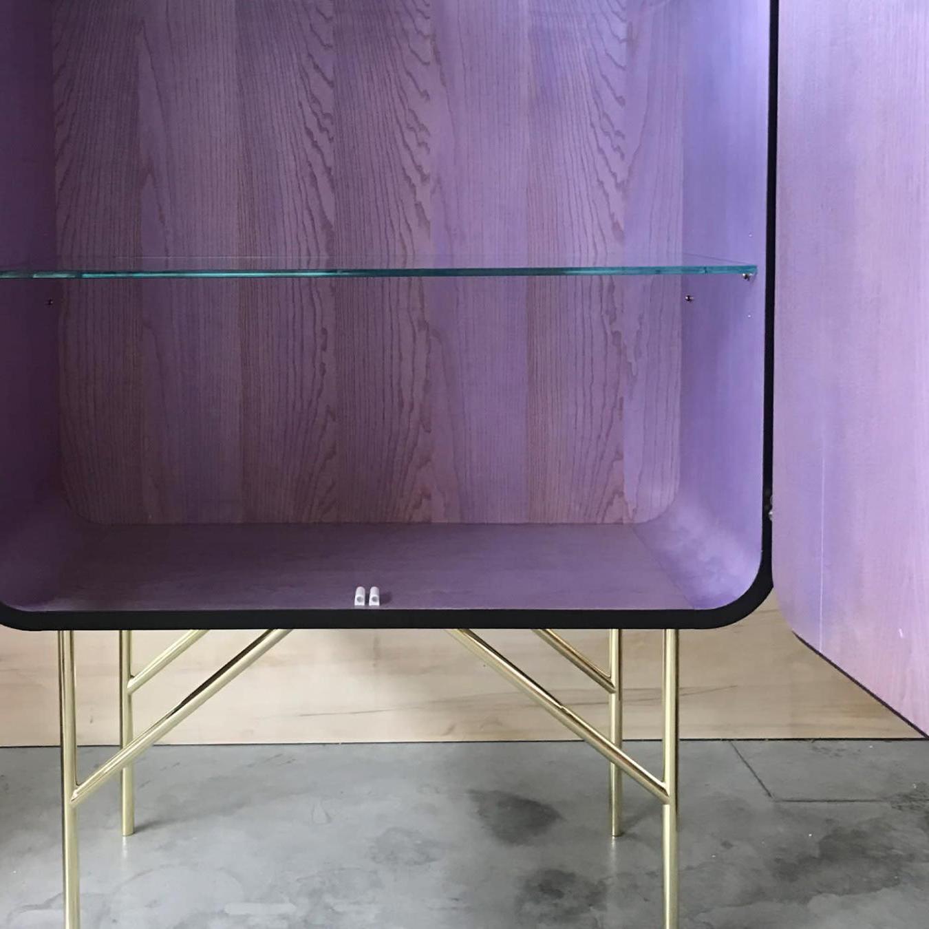 Eigentijdse houten kast