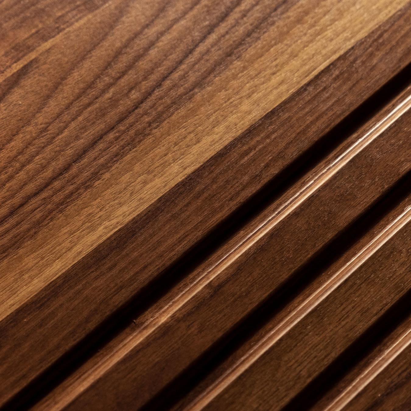 Middelgrote lage houten tafel