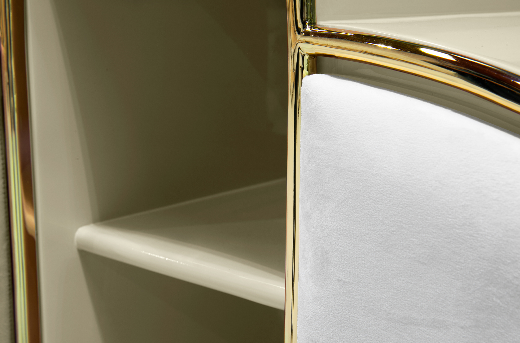 Candy Coated ladekast met drie laden