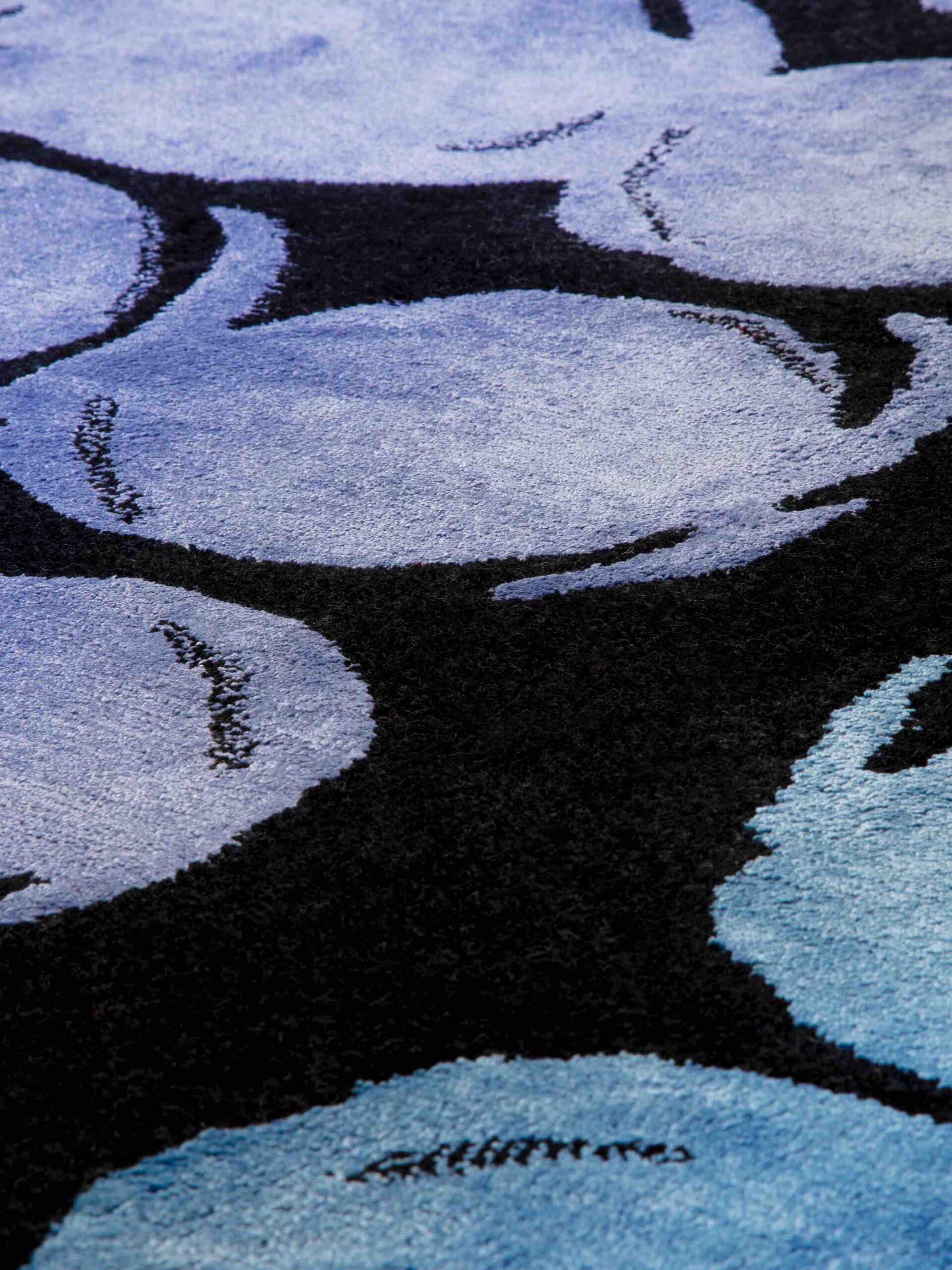 Pienovuoto handgeweven tapijt