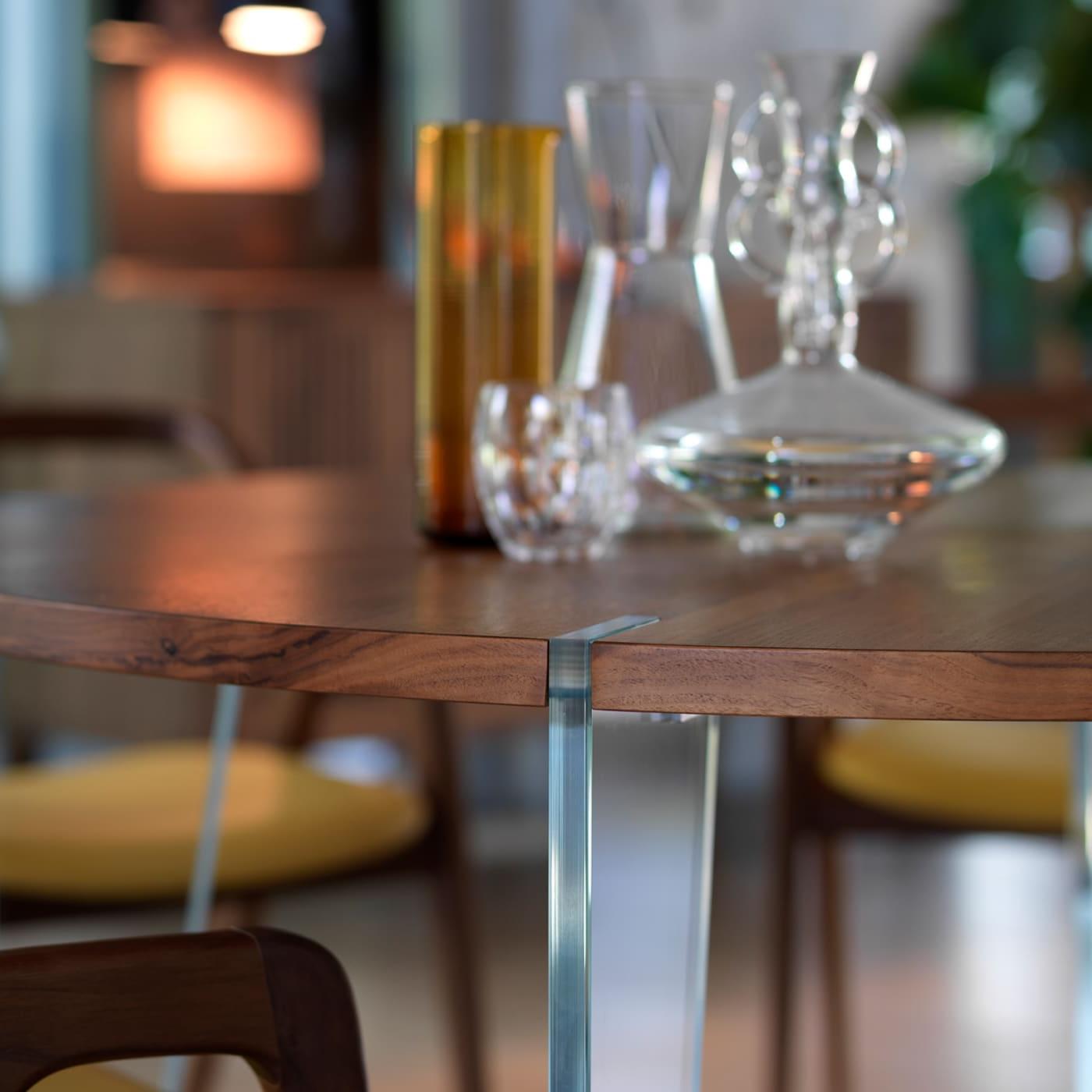 Sospeso ronde bruine tafel