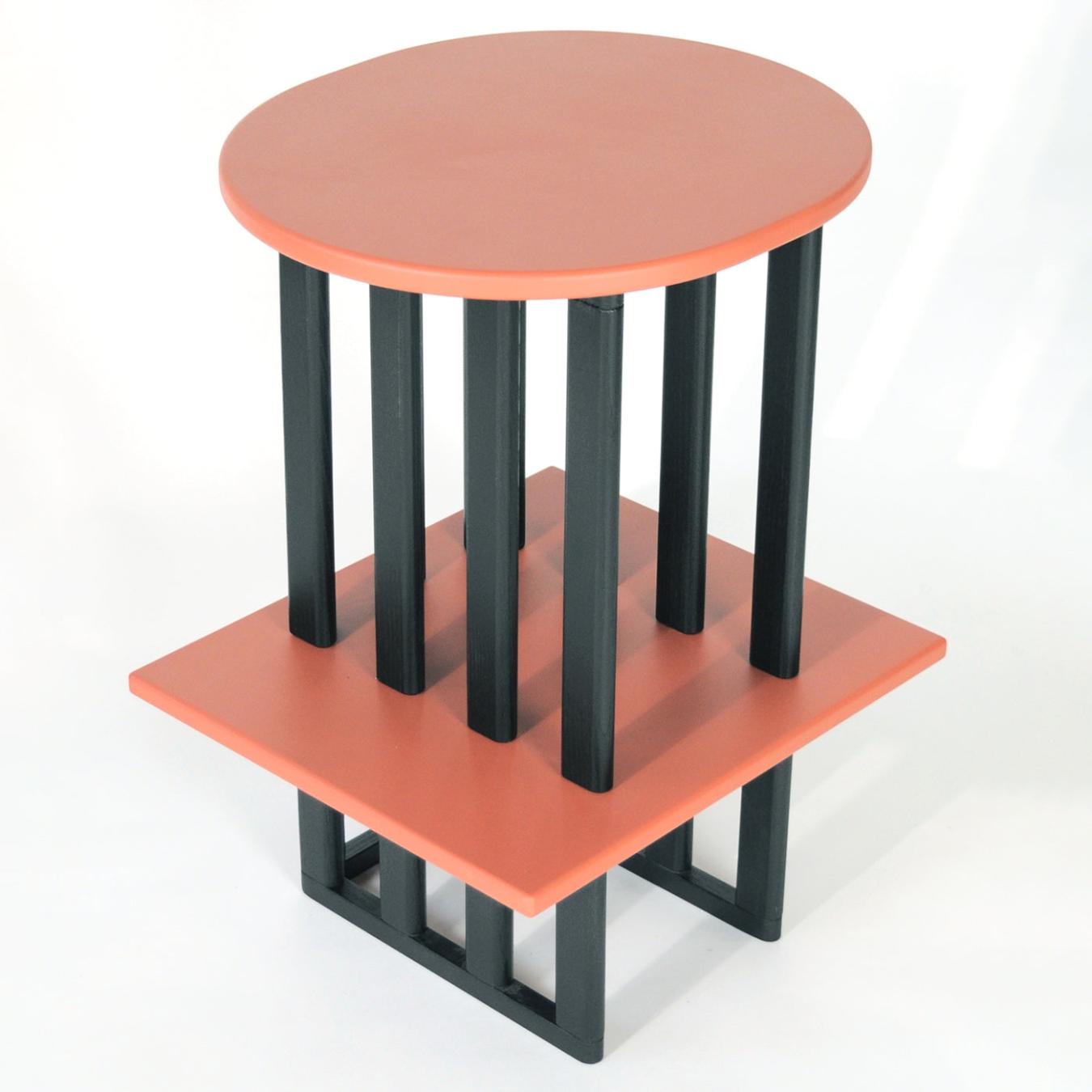 Roze en zwarte houten bijzettafel