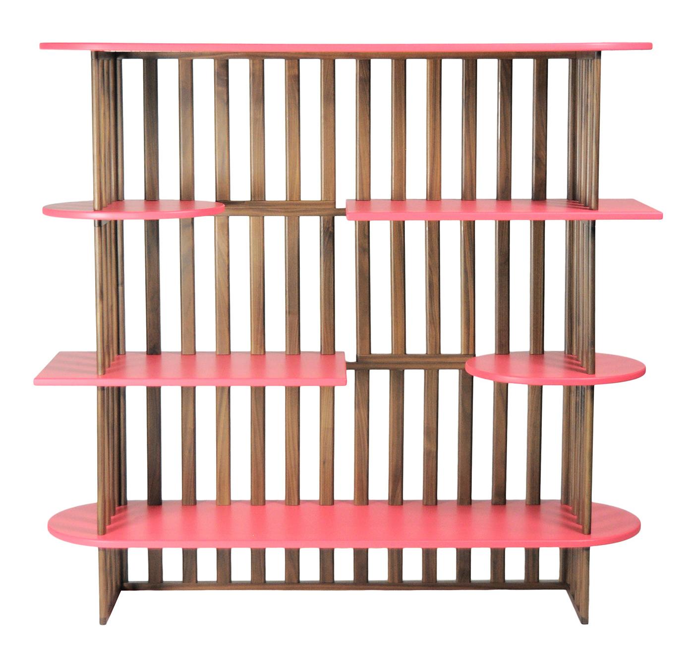 Roze vier-niveau boekenkast