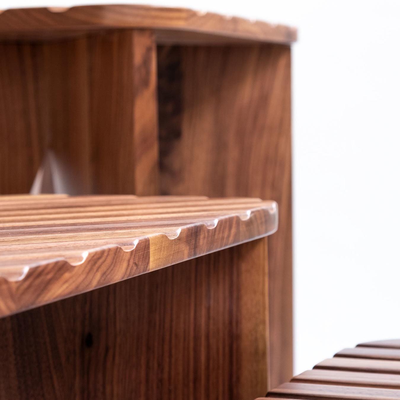 Kleine lage houten tafel