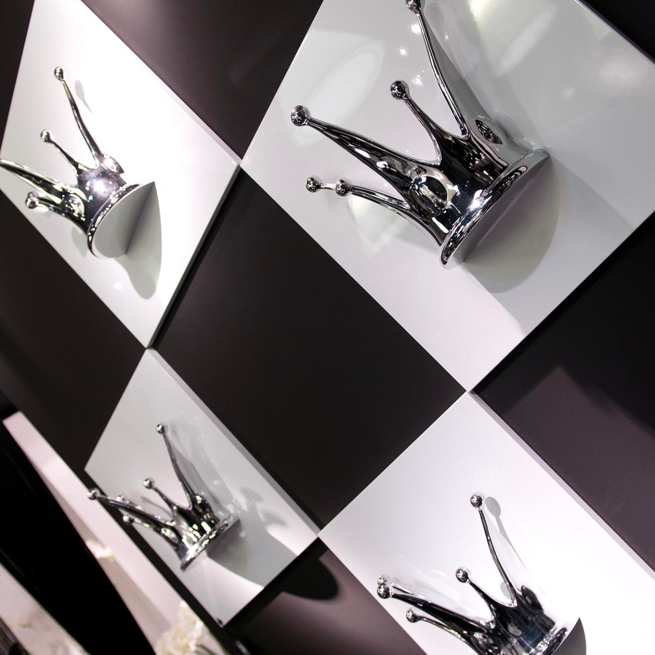 Crown wandaccent