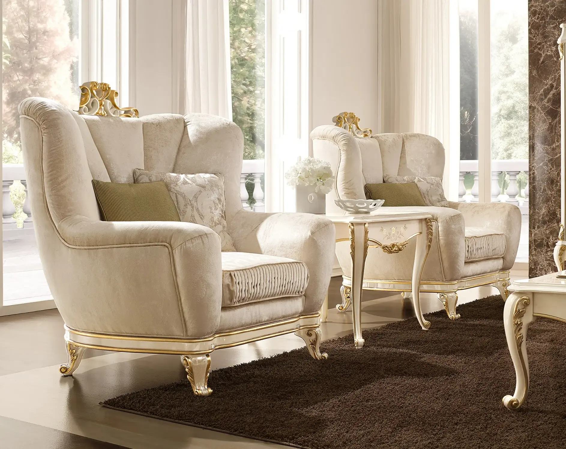 Exquise fauteuil met armleuningen