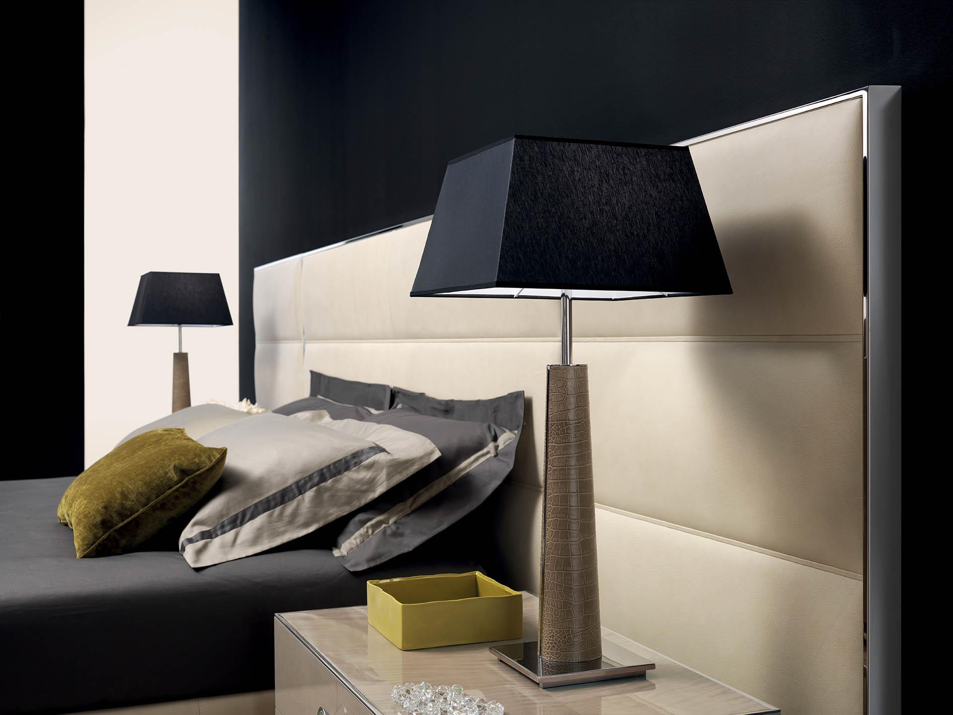 Italiaans bed met hoofdbord