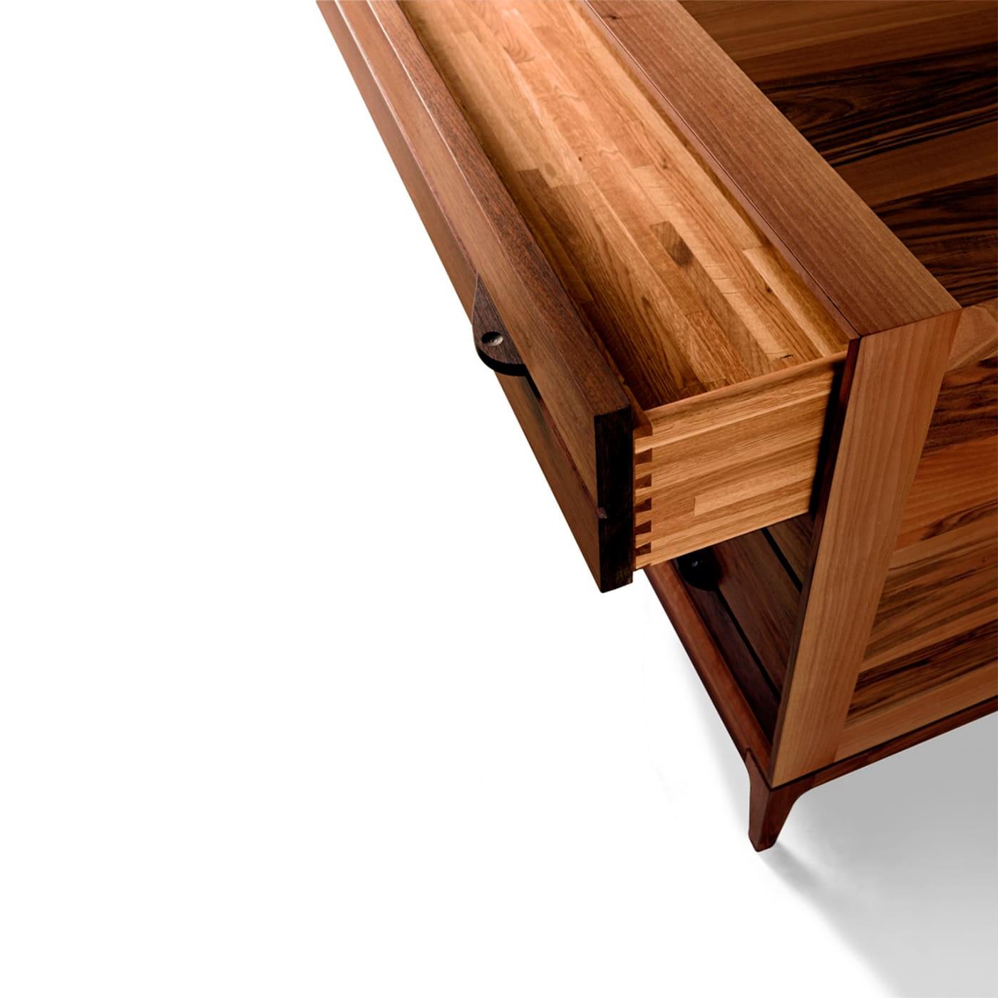 Binario bruine ladekast