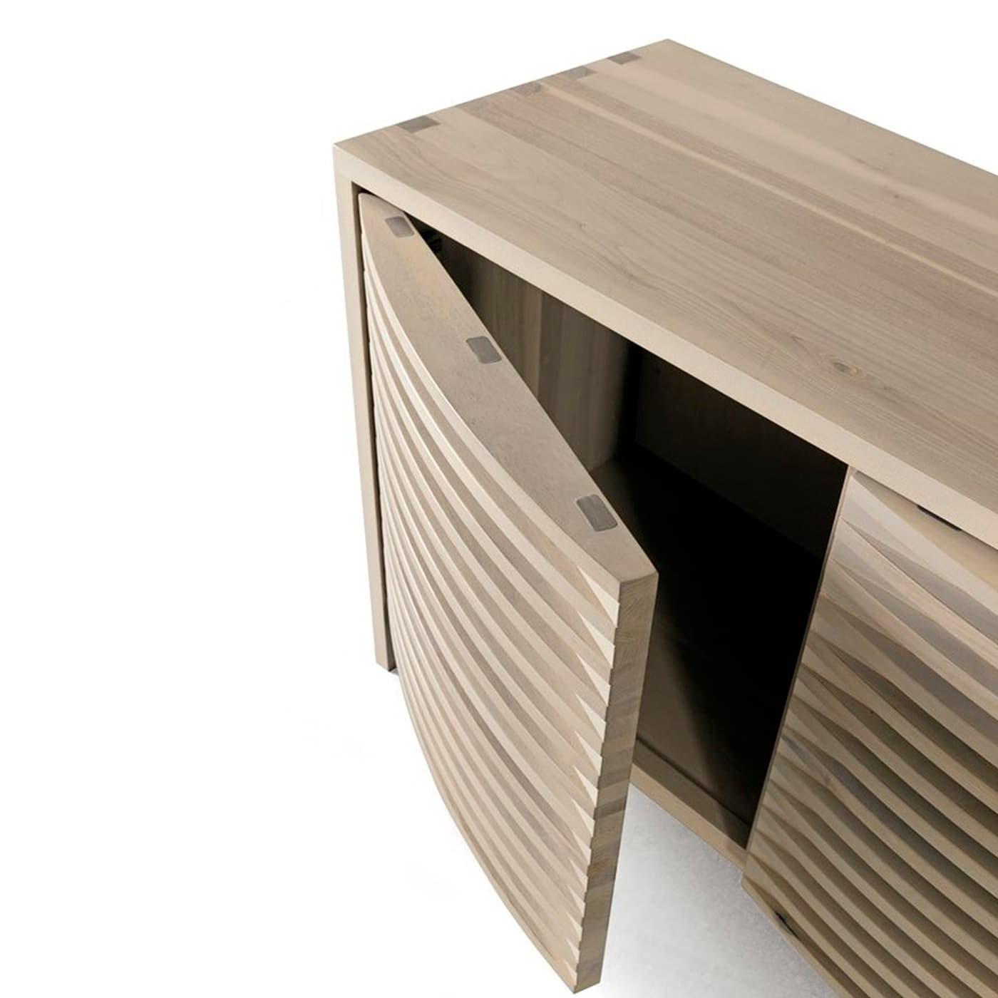 Onda grijze massief walnoten dressoir