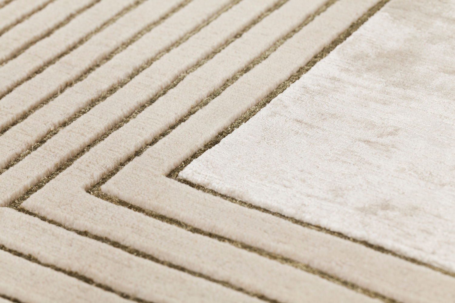 Handgeknoopt beige kader wol & viscose vloerkleed