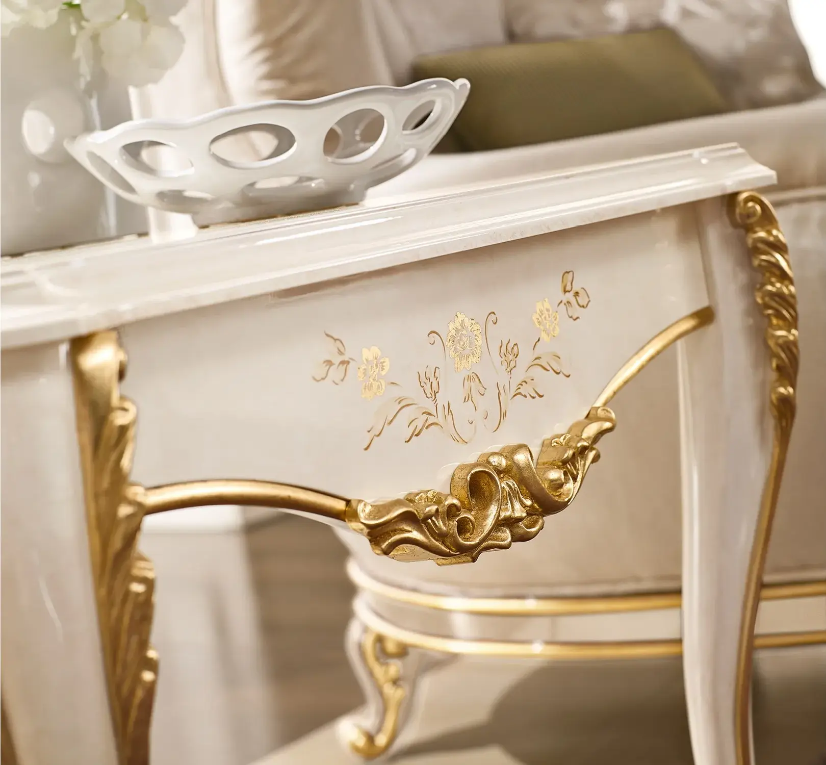 Ivoren/gouden Italiaanse bijzettafel