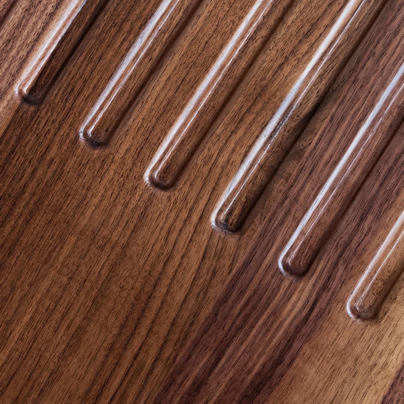 Middelgrote lage houten tafel