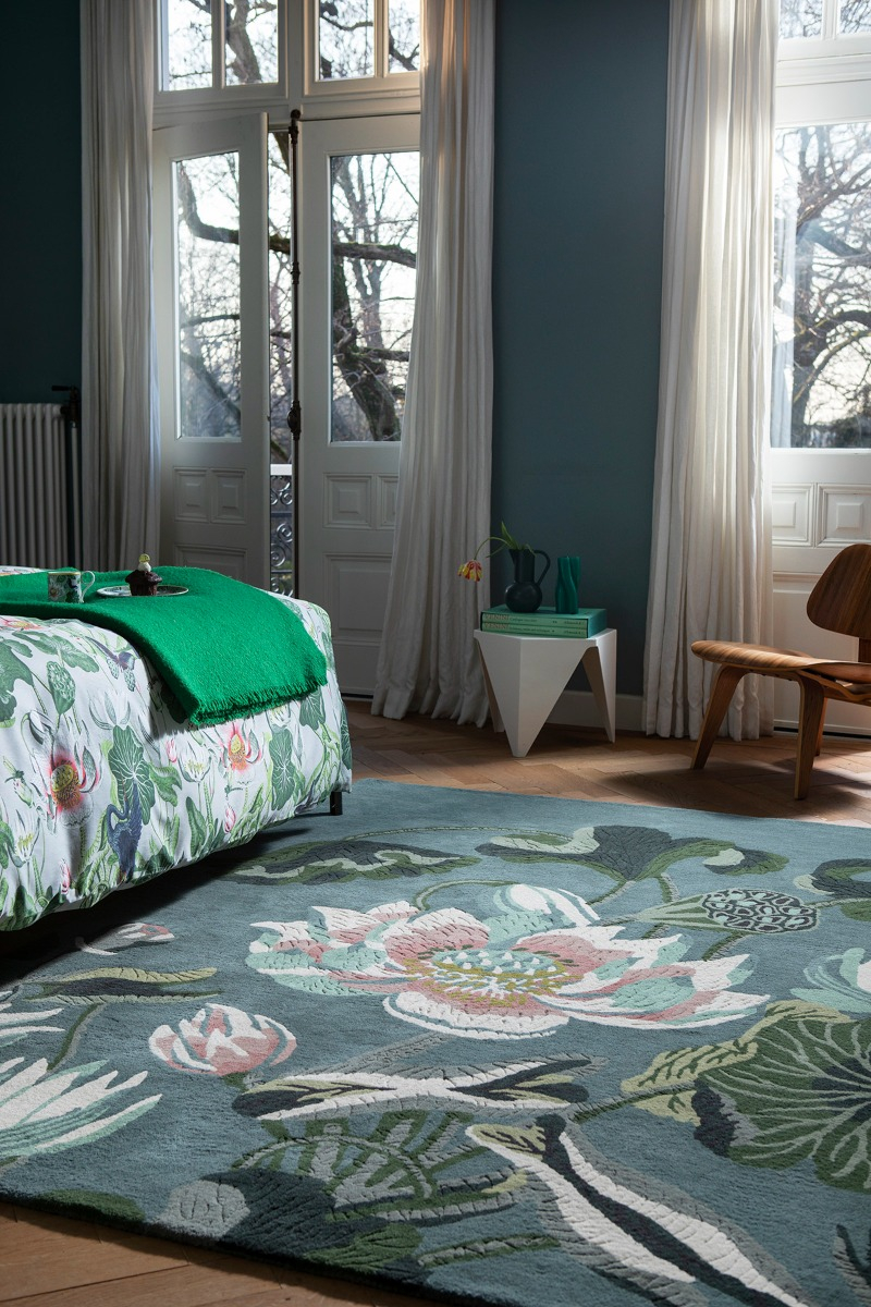 Waterlily midnight pond tapijt | Maat: 170 × 240 cm