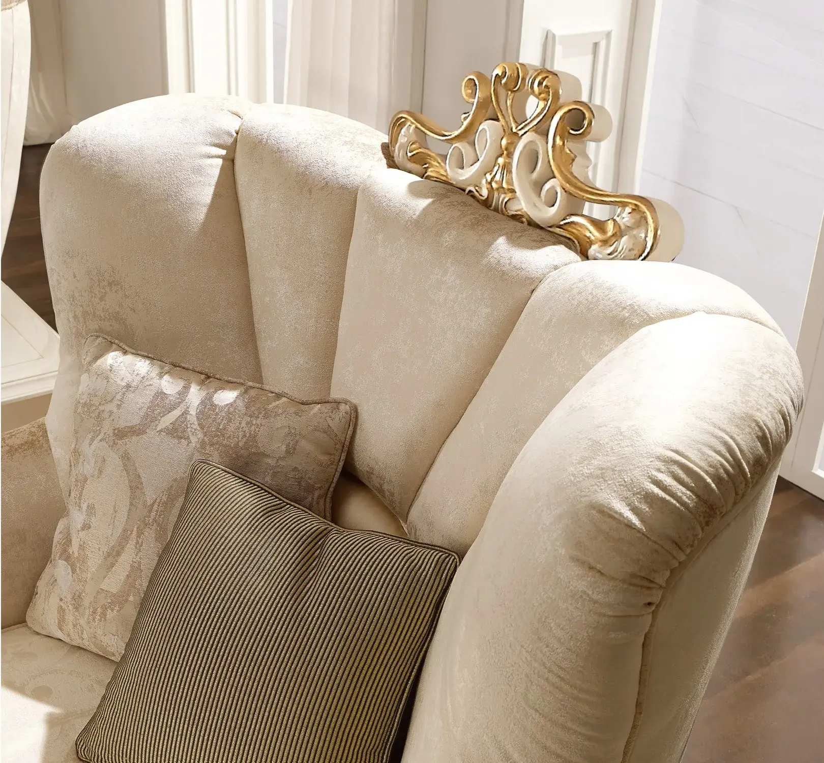 Exquise fauteuil met armleuningen