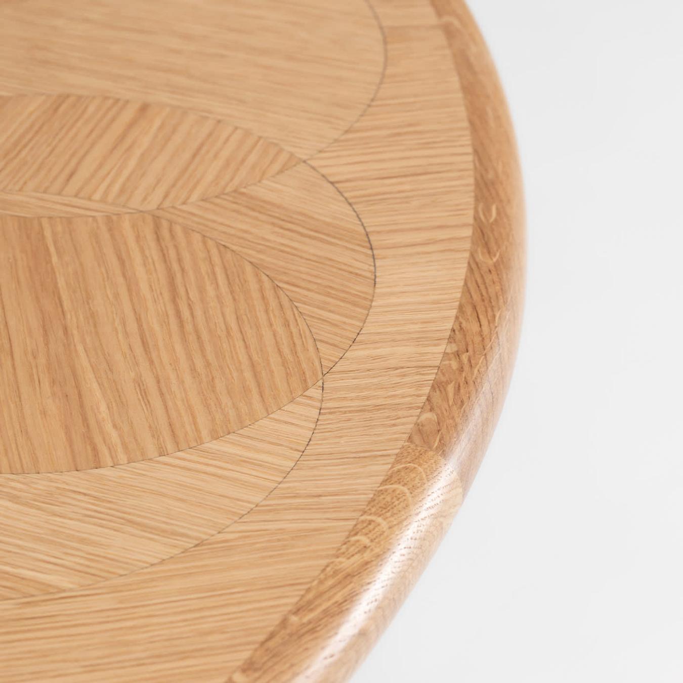 Eigentijdse ronde eettafel