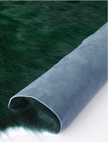 Donkergroene natuurlijke koeienhuid | Maat: 200 × 240 cm