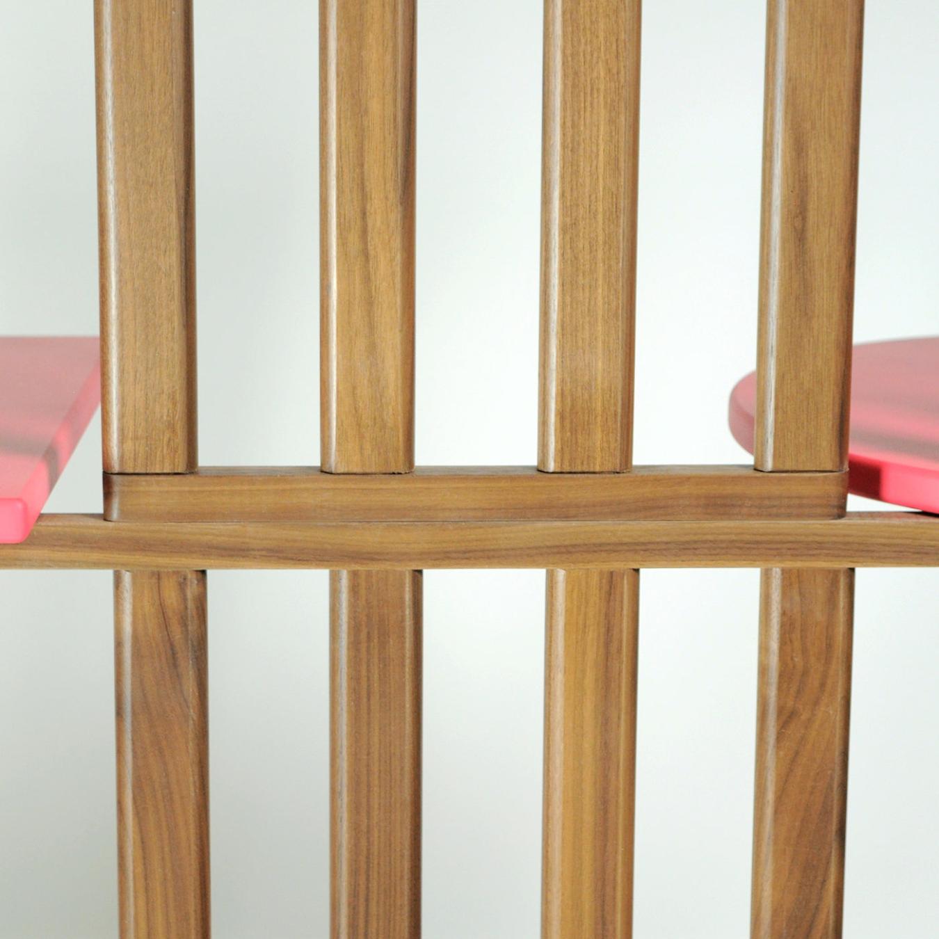 Roze vijf-laags boekenkast